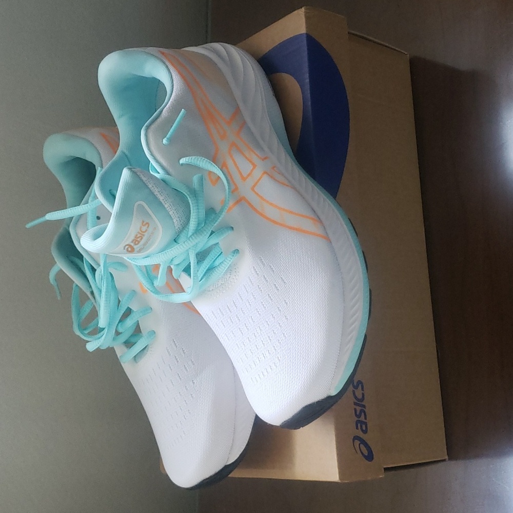 ASICS Running Shoes 9.5 - Picture 4 of 4